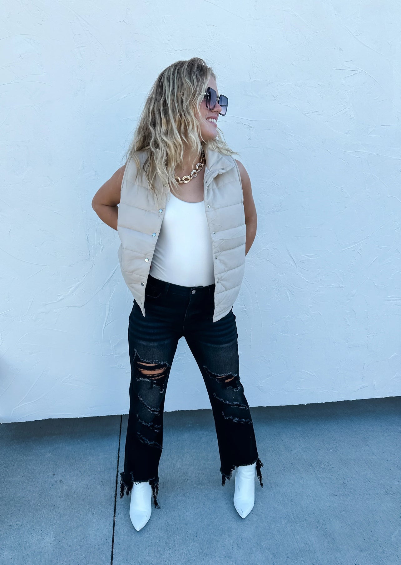 BLACK URBAN DISTRESSED CROP JEAN
