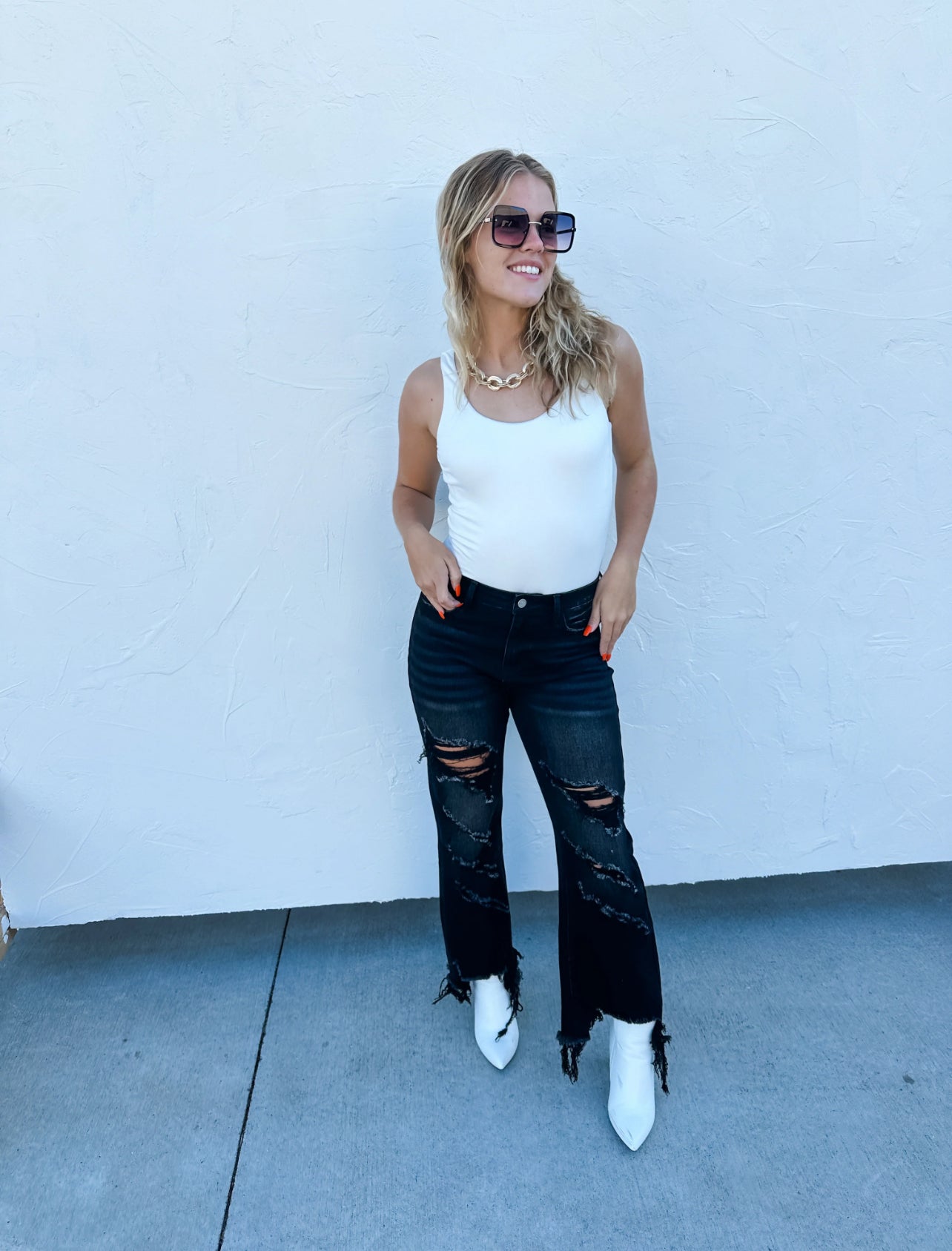 BLACK URBAN DISTRESSED CROP JEAN