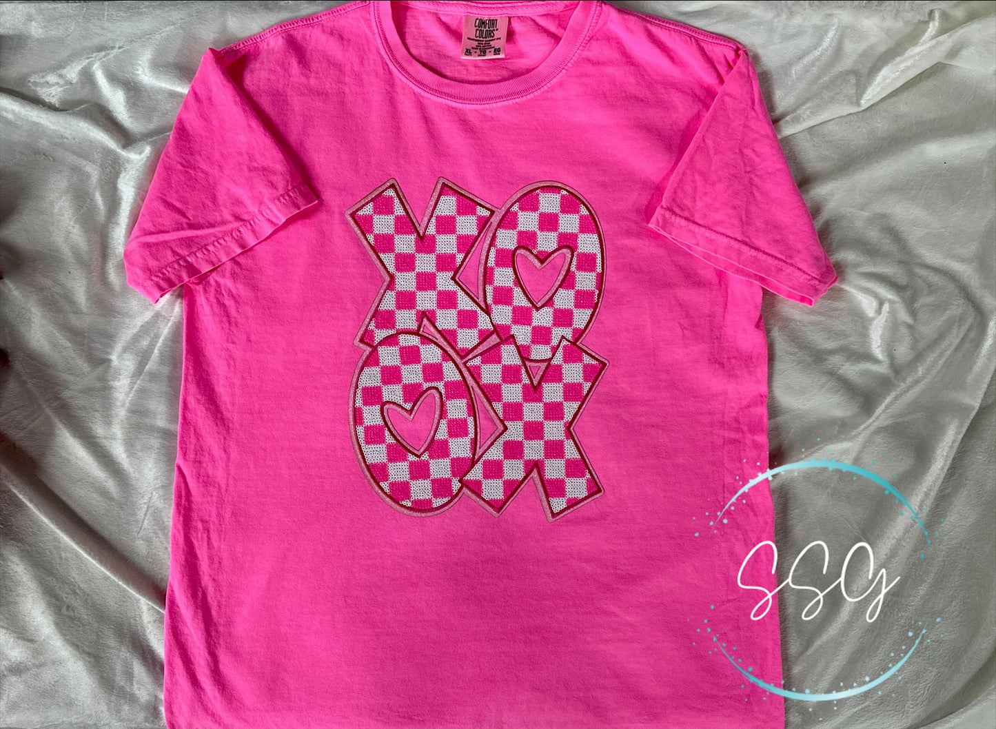 XOXO Checkered Sequin Patch | Neon Pink Comfort Colors Tee