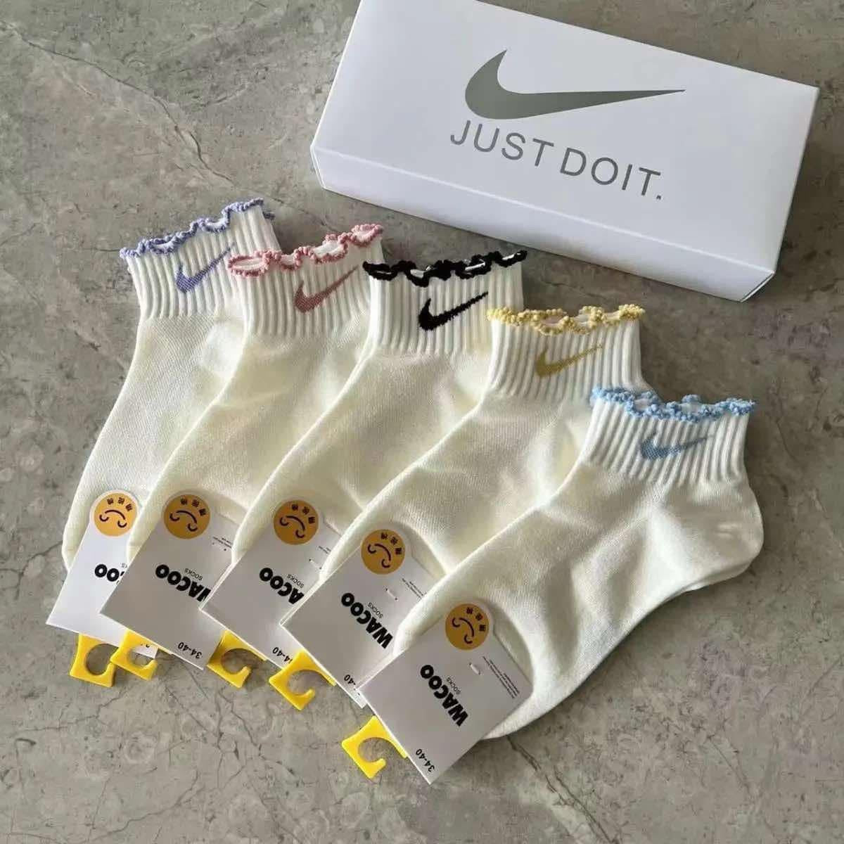 Ruffle Sock Set